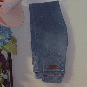 Women’s Wrangler boot cut jeans 910 x 36